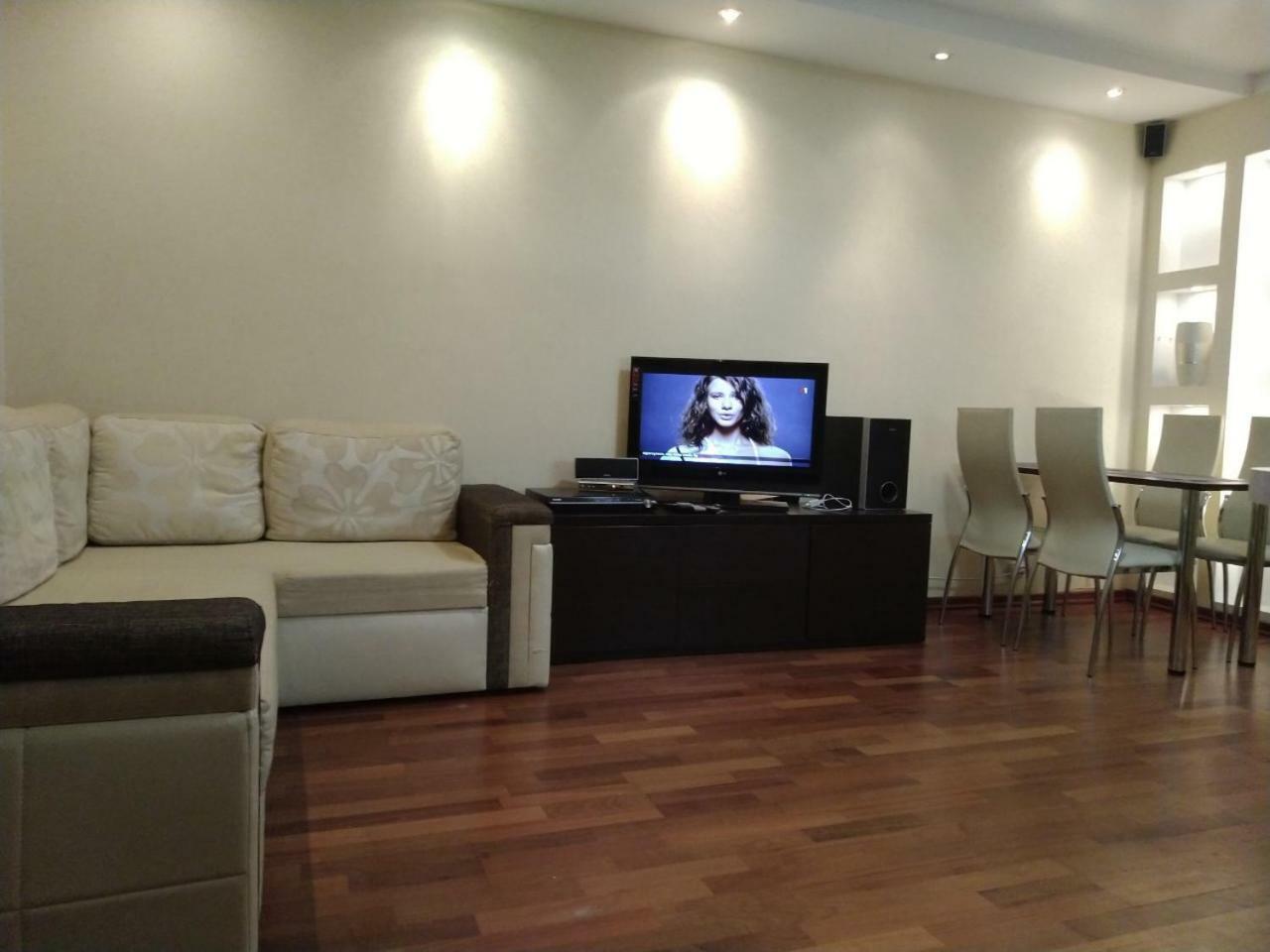 1/10 Вулиця Радунська Apartment Kyiv Exterior photo